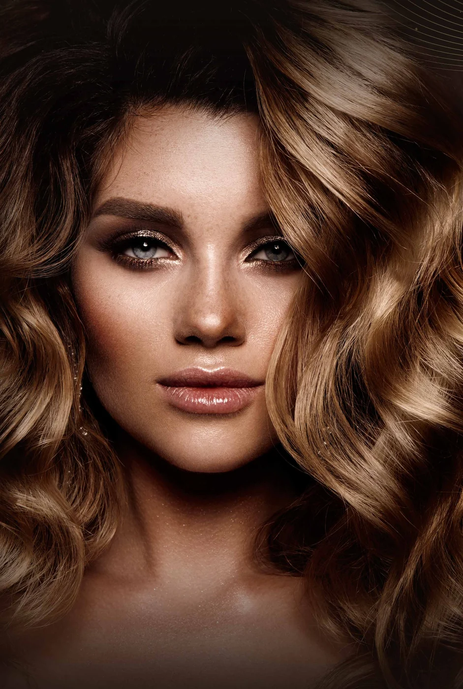 Cabelo profissional com acabamento em tons quentes